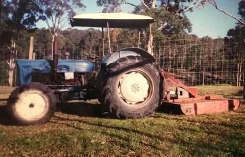 Earthmoving/ Farm Tractor - Ford