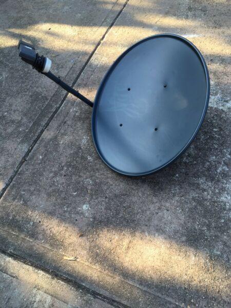 Dish as new good condition buy now $ 40