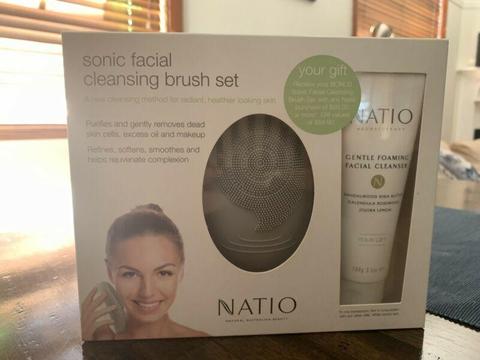 New Gift Set Sonic Facial Cleansing Brush Set