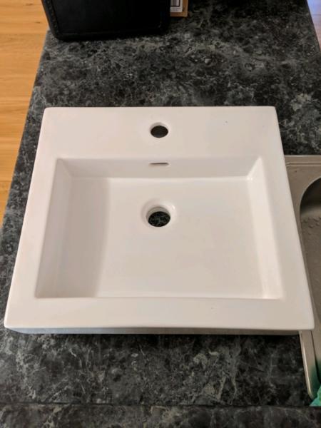 New bathroom wash basin