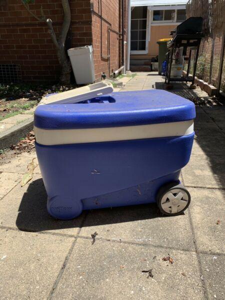 Esky 55L on wheels