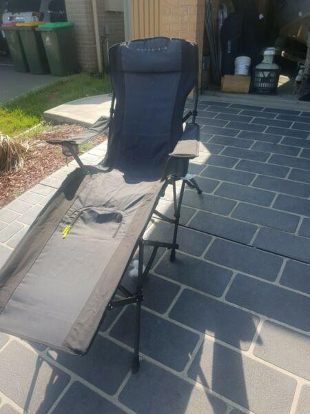 Wandera camp chair/recliner with build in cooler