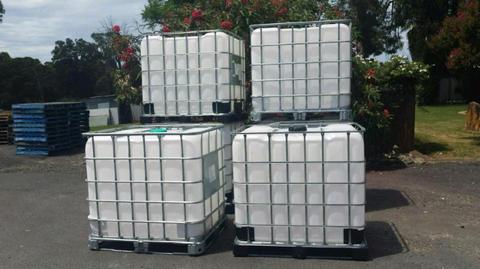 1000L water storage containers