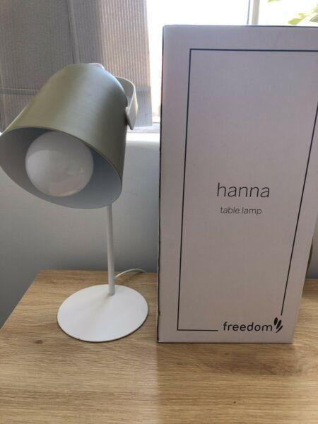 Freedom Hanna table lamp