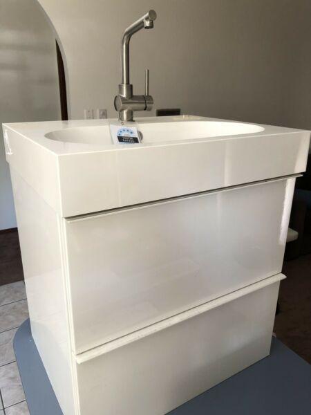 Wash stand with 2 drawers