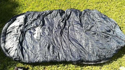 15°C sleeping bag, just been used once, very well condition