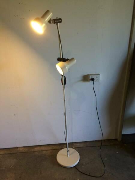 Floor lamp in vintage style white. 2 head lamp Height 145cm