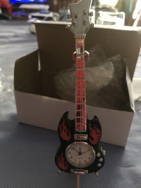 Mini clock guitar