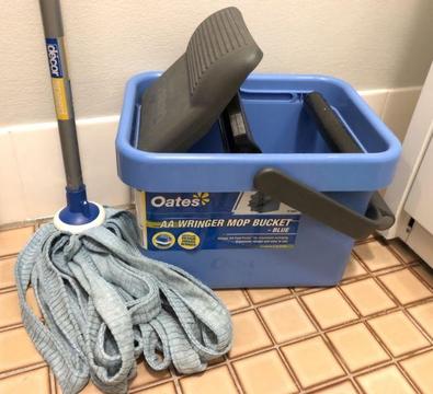 Wringer mop bucket and mop
