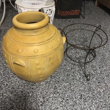 Pot with stand - pick up Redcliffe