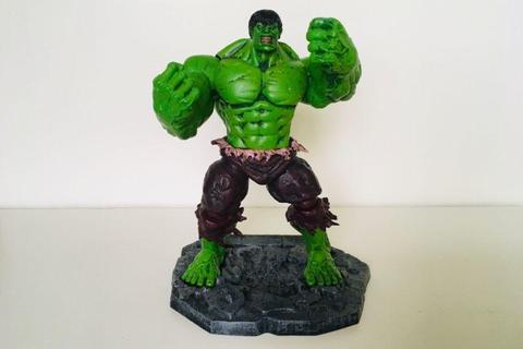 Diamond Select Hulk Action Figure