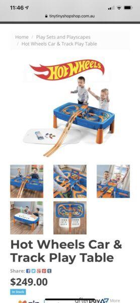 Hot wheels car and track table