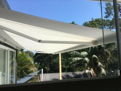 ELECTRIC WALL AWNING WHITE