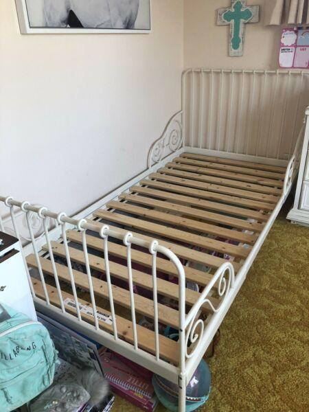 2 single extendable beds for sale