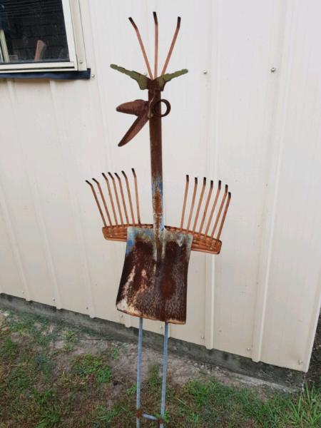 Rustic metal garden art Bird