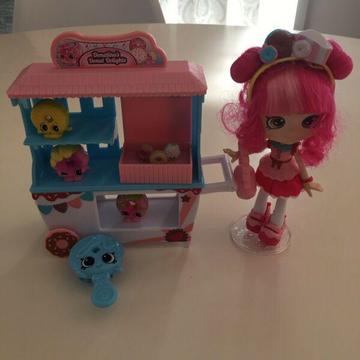 Shopkins donut stand with doll