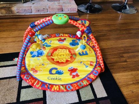 Baby play gym excellent condition