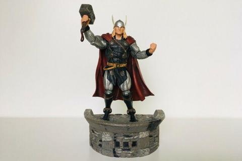 Diamond Select Thor Action Figure