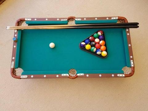 Table top small pool table