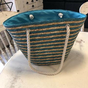 Gorgeous big and new Morgan & Finch beach picnic tote cane bag