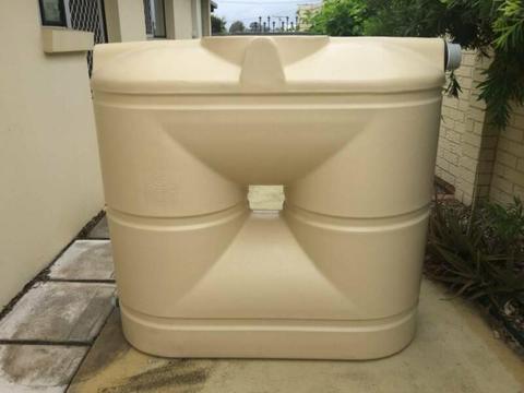 650 Litre Slimline Water Tank in great condition