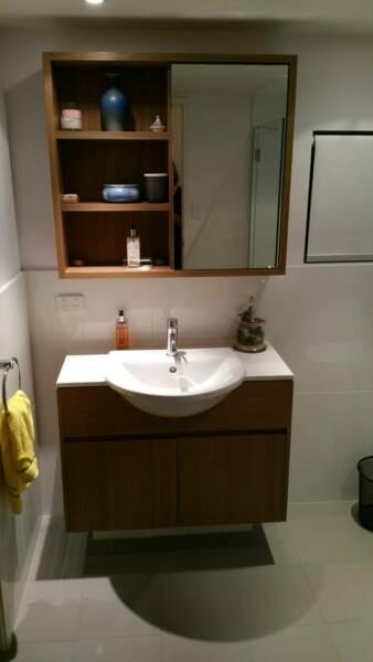 Bathroom Cabinets, Vanities & mirrors