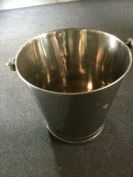 Solid surgical stainless steel 12 lt bucket