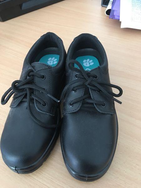 Grosby School Shoes Size 1