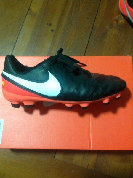 Soccer boots - Nike size 4 leather