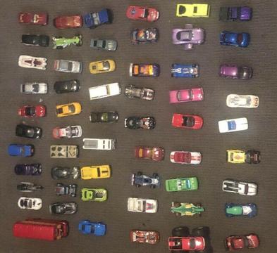 Assorted toy cars & carry bag