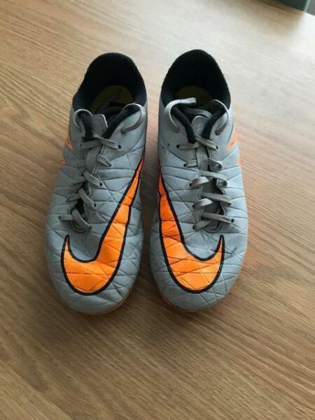 Size 5 soccer boots