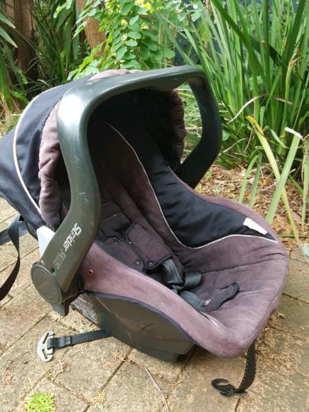 Britax Steelcraft capsule and base