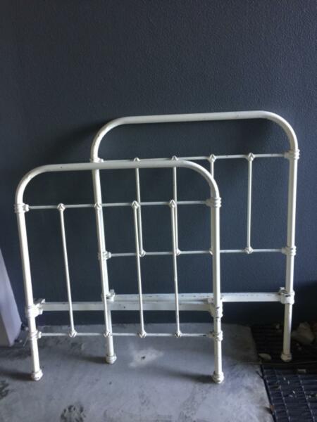 Iron bed original perfect for little girl