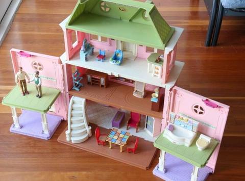 Fisher Price Loving Family DollHouse, plus Furniture/People