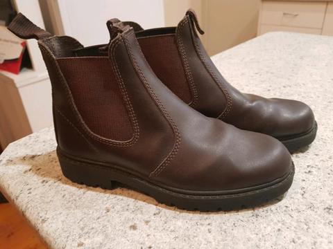 Grosby brown leather boots