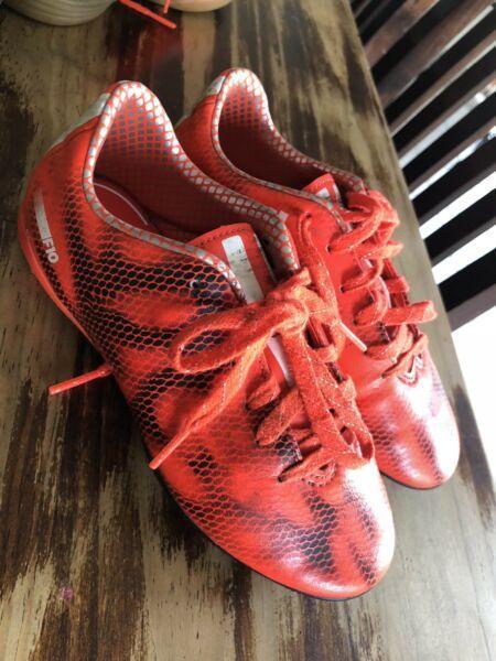 Adidas soccer boots Size 1 Kids
