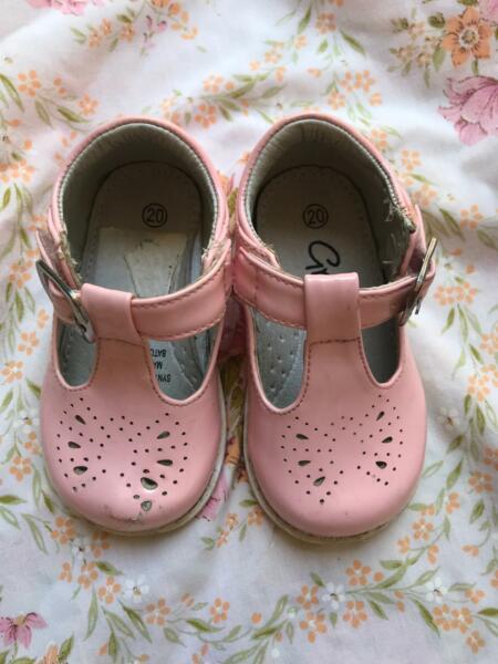 Grosby baby girl shoes size 20