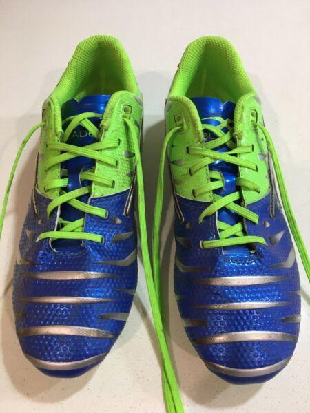 Football boots size US 7