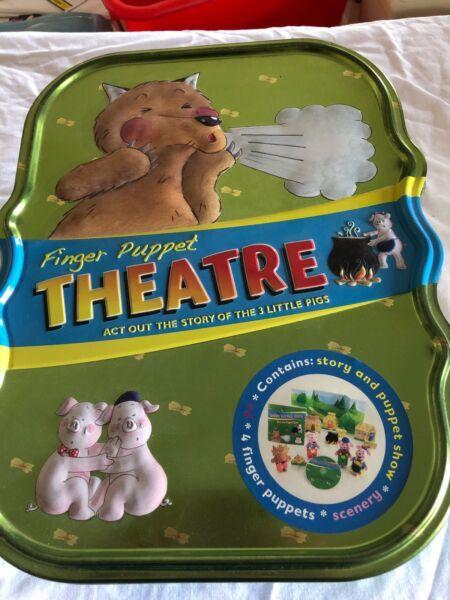 3 Little Pigs Puppet Theatre like new