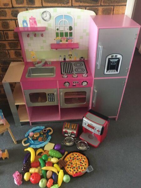 Wanted: Kids kitchen and dolls house