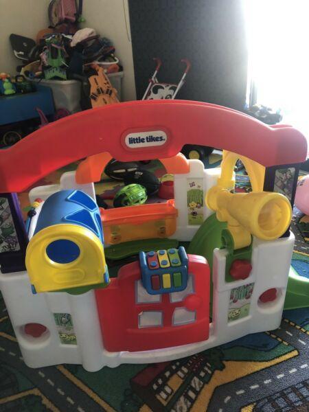 Little Tikes play centre