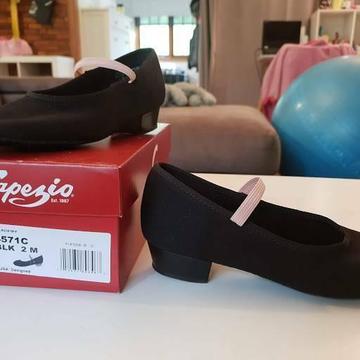 Girls Character Shoes Black Size 2M used once