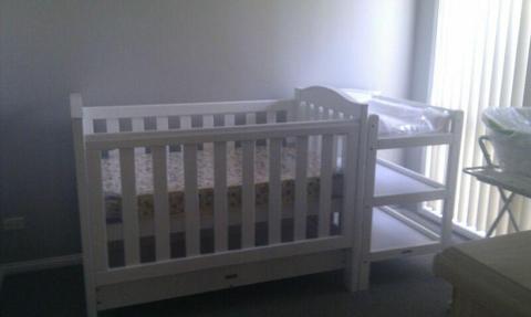 Love n Care Classic Cot with change table