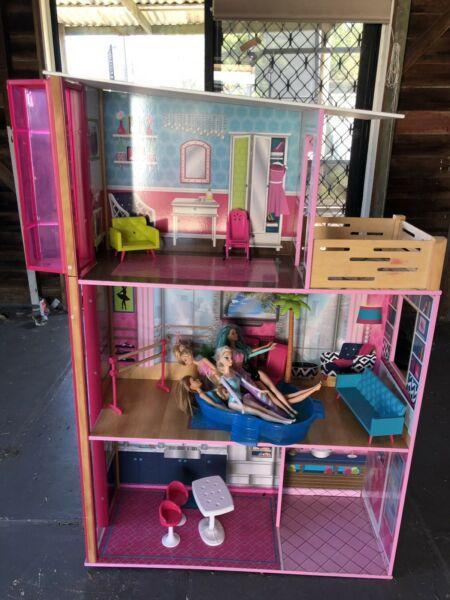 Barbie dolls house