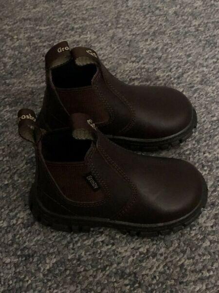 Size 5 grosby boots