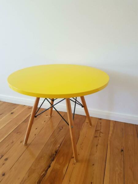 Kids replica Eames table yellow