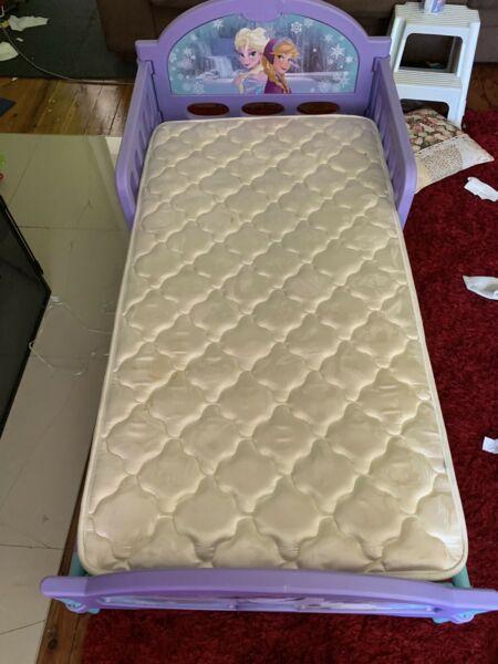 Frozen toddler bed & mattress