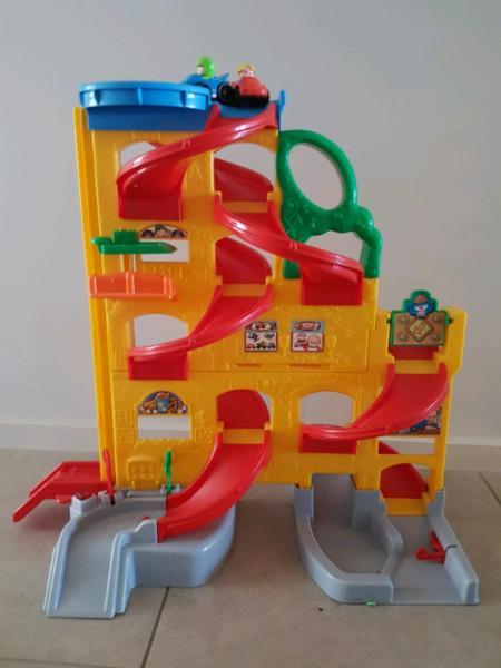 Fisher-price Little people Wheelies stand n play