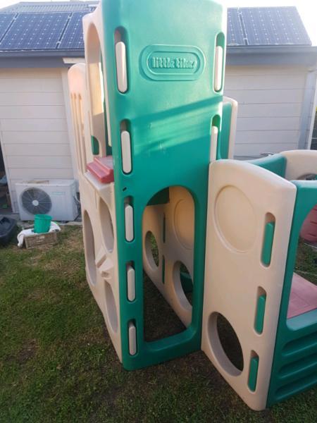 Little Tikes Outdoor Playground Gym without slides