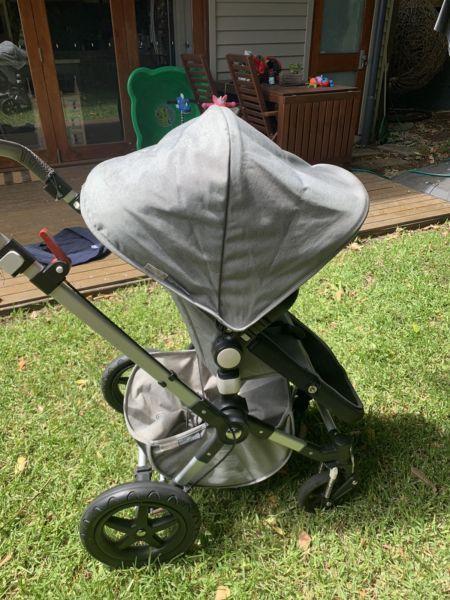 Bugaboo cameleon pram with bassinet. Great condition